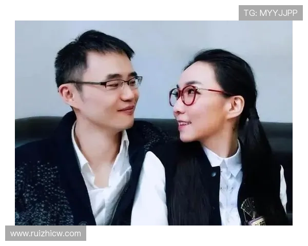 足球明星妻子被曝与他人亲密关系引发舆论热议,背后真相令人震惊 足球明星妻子被曝与他人亲密关系引发舆论热议,背后真相令人震惊