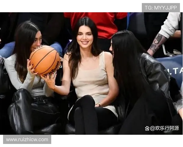 足球明星与肯豆的浪漫故事揭示了体育与时尚的完美结合